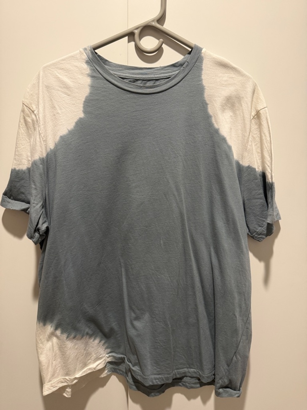 All Saints Two-Tone Blue and White Tie-Dye Crew Neck Shirt